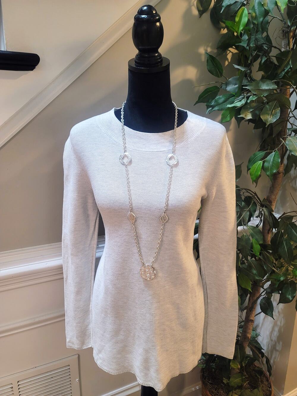 Ann Taylor Pullover Sweater Women's Medium Beige Ribbed Crew Neck Long Sleeve